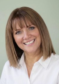 Tracey 200 x 287